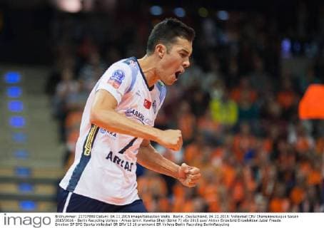 Berlin, Deutschland, 04.11.2015: Volleyball CEV Championsleague Saison 2015 2016 - Berlin Recycling Volleys - Arkas Izmir. Kawika Shoji (Izmir 7)