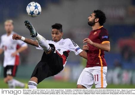 FUSSBALL CHAMPIONS LEAGUE SAISON 2014 2015 GRUPPENPHASE AS Rom - Bayer 04 Leverkusen 04.11.2015 Wendell (li, Bayer 04 Leverkusen) gegen Mohamed Salah (re, AS Rom) 