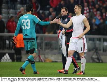 04.11.2015, Fussball, CL, Champions League, FC Bayern vs Arsenal FC 04.11.2015, Fussball Champions League 2015 2016, FC Bayern vs Arsenal FC, Allianz Arena Muenchen, im Bild: Petr Cech (Arsenal FC) und Torwart Manuel Neuer (FCB)