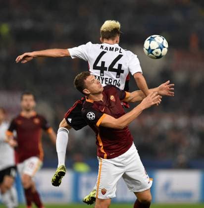 (151105) -- ROME, Nov. 4, 2015 -- Edin Dzeko (Front) of AS Roma vies with Kevin Kampl of Leverkusen during their UEFA Champions League group E soccer match in Rome, Italy, Nov. 4, 2015. AS Roma won 3-2. ) (SP)ITALY-ROME-SOCCER-UEFA CHAMPIONS LEAGUE-ROMA VS LEVERKUSEN AlbertoxLingria 