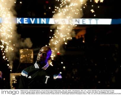 Feb. 25, 2015 - Minneapolis, MN, U.S. - Kevin Garnett (21) was introduced to the crowd at Target Center before the start of the game. CARLOS GONZALEZ cgonzalez@startribune.com, February 25, 2015, Minneapolis, MN, Target Center, NBA Basketball Herren USA Minnesota Timberwolves vs. Washington Wizards Minneapolis News - Feb. 25, 2015 - ZUMAm42_