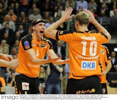 Felix Fischer, Sebastian Kühner Freude Emotion jubelnd Jubel nach Punktgewinn Volleyball CL Championsleague Bundesliga Herren Saison 2015 2016 04.11.2015 BR Volleys Berlin BRV vs. Arkas Izmir