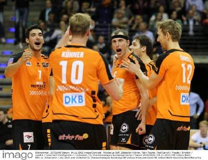 Nicolas Le Goff, Sebastian Kühner, Felix Fischer, Paul Carroll Freude Emotion jubelnd Jubel nach Punktgewinn Volleyball CL Championsleague Bundesliga Herren Saison 2015 2016 04.11.2015 BR Volleys Berlin BRV vs. Arkas Izmir