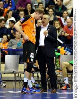 Sebastian Kühner, Trainer Roberto Serniotti redend Volleyball CL Championsleague Bundesliga Herren Saison 2015 2016 04.11.2015 BR Volleys Berlin BRV vs. Arkas Izmir