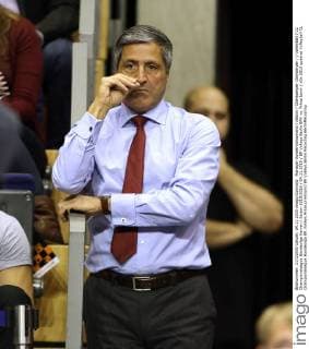 Manager Kaweh Niroomand Aktion Oberkoerper Oberkörper Volleyball CL Championsleague Bundesliga Herren Saison 2015 2016 04.11.2015 BR Volleys Berlin BRV vs. Arkas Izmir