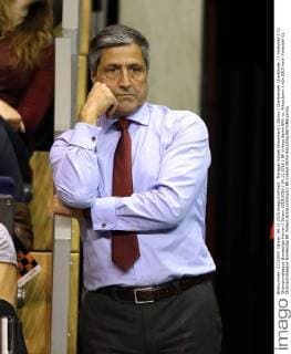 Manager Kaweh Niroomand Aktion Oberkoerper Oberkörper Volleyball CL Championsleague Bundesliga Herren Saison 2015 2016 04.11.2015 BR Volleys Berlin BRV vs. Arkas Izmir