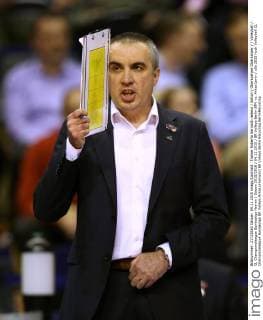 Trainer Roberto Serniotti redend Aktion Oberkoerper Oberkörper Volleyball CL Championsleague Bundesliga Herren Saison 2015 2016 04.11.2015 BR Volleys Berlin BRV vs. Arkas Izmir