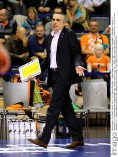 Trainer Roberto Serniotti gestikulierend Einzelbild Freisteller Aktion Volleyball CL Championsleague Bundesliga Herren Saison 2015 2016 04.11.2015 BR Volleys Berlin BRV vs. Arkas Izmir