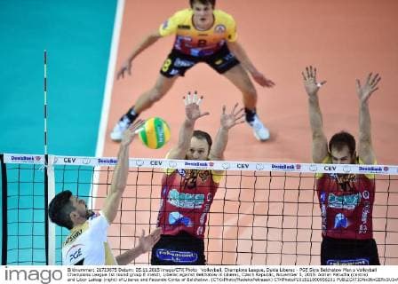 Volleyball, Champions League, Dukla Liberec - PGE Skra Belchatow Men s Volleyball Champions League 1st round group E match, Liberec against Belchatow in Liberec, Czech Republic, November 5, 2015. Adrian Patucha (centre) and Libor Leikep (right) of Liberec and Facundo Conte of Belchatow. (CTKxPhoto RadekxPetrasek) CTKPhotoP201511050956201  PER 1