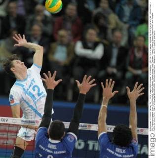 VOLLEYBALL - CEV CL, Tirol vs Kazan INNSBRUCK,AUSTRIA,05.NOV.15 - VOLLEYBALL - CEV Champions League, Hypo Tirol Volleyball vs Zenit Kazan. Image shows Victor Poletaev (Kazan), Gabriel Soares Pessoa (Tirol) and Douglas Duarte Da Silva (Tirol). GEPAxpictures xAmirxBeganovic