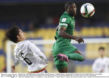 Football, Mexico v Nigeria FIFA U-17 World Cup Chile 2015. Nigeria s player Ejike Gideon Ikwu, left, battles the ball against Alan Cervantes of Mexico during the semifinals FIFA U-17 World Cup Chile 2015, at alcaldesa Ester Roa Rebolledo stadium in Concepcion, Chile. 05 11 2015. - Futbol, Mexico v Nigeria. Semifinales, Mundial Sub17. 