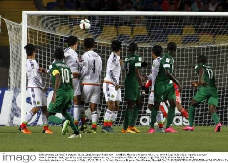 Football, Mexico v Nigeria FIFA U-17 World Cup Chile 2015. Nigeria s player Kelechi Nwakali, left, scores his goal against Mexico during the semifinals FIFA U-17 World Cup Chile 2015, at alcaldesa Ester Roa Rebolledo stadium in Concepcion, Chile. 05 11 2015. -. Fútbol, Mexico v Nigeria. Semifinales, Mundial Sub17. 