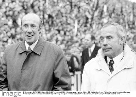 Bundestrainer Helmut Schön (BR Deutschland) und Trainer Hennes Weisweiler (Borussia Mönchengladbach) im Gespräch