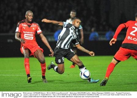 Abdoulaye DOUCOURE (srfc) - Abdoul Razzagui CAMARA (sco) - Fussball Frankreich, Ligue 1, SCO Angers vs. Stade Rennes - 06 11 2015 FEP Panoramic 