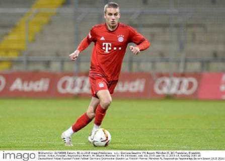 v.li.: Gianluca Gaudino (FC Bayern München II, 16) Freisteller, Einzelbild, Aktion, Action, Fussball, Regionalliga Bayern, FC Bayern München II - FV Illertissen, xslx