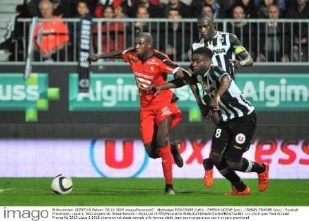 Abdoulaye DOUCOURE (srfc) - CHEIKH NDOYE (sco) - ISMAEL TRAORE (sco) - Fussball Frankreich, Ligue 1, SCO Angers vs. Stade Rennes - 06 11 2015 FEP Panoramic 