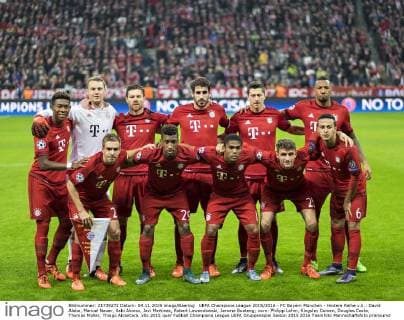 UEFA Champions League 2015 2016 - FC Bayern München - Hintere Reihe v.li.: David Alaba, Manuel Neuer, Xabi Alonso, Javi Martinez, Robert Lewandowski, Jerome Boateng; vorn: Philipp Lahm, Kingsley Coman, Douglas Costa, Thomas Müller, Thiago Alcantara.