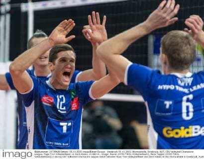 Innsbruck 05.11.2015, Olympiahalle, Innsbruck, AUT, CEV Volleyball Champions League, Hypo Tirol Volleyballteam vs Zenit Kazan, im Bild vl.: Gregor Ropret (HYPO TIROL Volleyballteam), Rene Teppan (HYPO TIROL Volleyballteam) during CEV Volleyball Champions League match between Hypo Tirol Volleyballteam and Zenit Kazan at the Olympiahalle in Innsbruck, Austria on 2015 11 05.  EX_JAK  