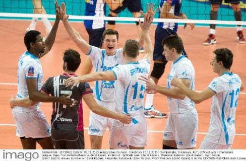 Innsbruck 05.11.2015, Olympiahalle, Innsbruck, AUT, CEV Volleyball Champions League, Hypo Tirol Volleyballteam vs Zenit Kazan, im Bild vl.: Wilfredo Leon (Zenit Kazan), Theodore Salparov (Zenit Kazan), Igor Kobzar (Zenit Kazan), Alexey Spiridonov (Zenit Kazan), Alexander Gutsalyuk (Zenit Kazan), Victor Poletaev (Zenit Kazan) during CEV Volleyball Champions League match between Hypo Tirol Volleyballteam and Zenit Kazan at the Olympiahalle in Innsbruck, Austria on 2015 11 05.  EX_JAK  