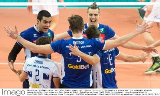 Innsbruck 05.11.2015, Olympiahalle, Innsbruck, AUT, CEV Volleyball Champions League, Hypo Tirol Volleyballteam vs Zenit Kazan, im Bild vl.: Gabriel Soares Pessoa (HYPO TIROL Volleyballteam), Lucas Provenzano Joao de Deus (HYPO TIROL Volleyballteam), Stefan Chrtiansky (HYPO TIROL Volleyballteam), Marek Beer (HYPO TIROL Volleyballteam), Gregor Ropret (HYPO TIROL Volleyballteam) during CEV Volleyball Champions League match between Hypo Tirol Volleyballteam and Zenit Kazan at the Olympiahalle in Innsbruck, Austria on 2015 11 05.  EX_JAK  