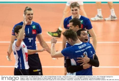 Innsbruck 05.11.2015, Olympiahalle, Innsbruck, AUT, CEV Volleyball Champions League, Hypo Tirol Volleyballteam vs Zenit Kazan, im Bild Jubel Hypo Tirol Volleyball during CEV Volleyball Champions League match between Hypo Tirol Volleyballteam and Zenit Kazan at the Olympiahalle in Innsbruck, Austria on 2015 11 05.  EX_JAK  