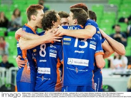 Ljubljana 05.11.2015, Arena Stozice, Ljubljana, SLO, CEV Volleyball Champions League, ACH Volley vs Modena Volley, im Bild Players of ACH celebrate during CEV Volleyball Champions League match between ACH Volley and Modena Volley at the Arena Stozice in Ljubljana, Slovenia on 2015 11 05.  EX_PON  