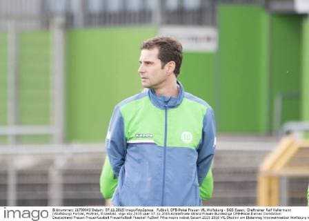 Fußball, DFB-Pokal Frauen VfL Wolfsburg - SGS Essen; Cheftrainer Ralf Kellermann (Wolfsburg) Porträt, Portrait, Einzelbild. xtgx