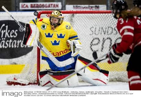 Eishockey, Damen, Länderspiel, Schweden - Kanada in Sundsvall Sara Grahn - Eishockey Damen, Länderspiel Schweden vs. Kanada.  Copyright: NilsxJakobsson BB151107NJ006