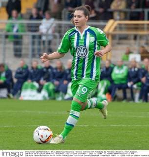 Ramona Bachmann (VfL Wolfsburg, 19) Freisteller, Einzelbild, Aktion, Fussball, DFB-Pokal der Frauen, VfL Wolfsburg - SGS Essen, xobx
