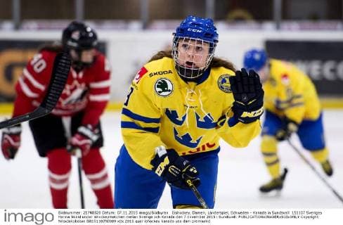 Eishockey, Damen, Länderspiel, Schweden - Kanada in Sundsvall 151107 Sveriges Hanna Sköld under ishockeymatchen mellan Sverige och Kanada den 7 november 2015 i Sundsvall.  Copyright: NilsxJakobsson BB151107NJ009