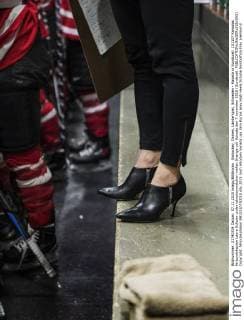Eishockey, Damen, Länderspiel, Schweden - Kanada in Sundsvall 151107 Kanadas förbundskapten Laura Schuler under ishockeymatchen mellan Sverige och Kanada den 7 november 2015 i Sundsvall.  Copyright: NilsxJakobsson BB151107NJ018