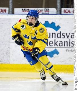 151107 Sveriges Annie Svedin under ishockeymatchen mellan Sverige och Kanada den 7 november 2015 i Sundsvall.  Copyright: NilsxJakobsson BB151107NJ029