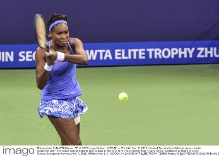 (151107) -- ZHUHAI, Nov. 7, 2015 -- United States Venus Williams returns a ball during her semi-final match against Roberta Vinci of Italy at the 2015 WTA Tennis Damen Elite Trophy tennis tournament in Zhuhai in south China s Guangdong Province, Nov. 7, 2015. Williams won 2-0. ) (SP)CHINA-ZHUHAI-WTA ELITE TROPHY TENNIS WuxLu 