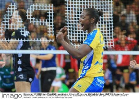 Schwerin, 07. November 2015 Volleyball, Saison 2015 2016, Bundesliga, Frauen, Schweriner SC - SC Potsdam: Lousi Souza Ziegler (Schweriner SC, 1) bejubelt einen Punktgewinn