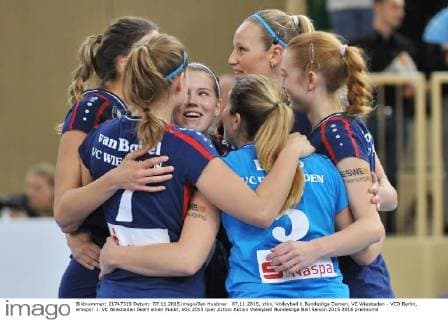 07.11.2015, xtkx, Volleyball 1.Bundesliga Damen, VC Wiesbaden - VCO Berlin, emspor .l. VC Wiesbaden feiert einen Punkt,