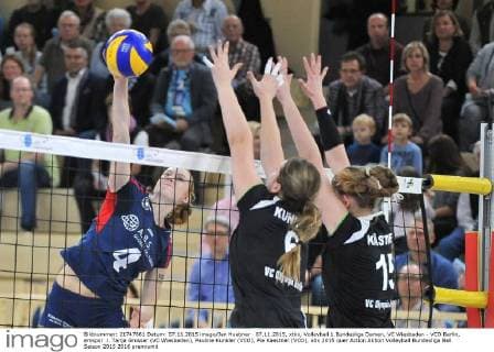 07.11.2015, xtkx, Volleyball 1.Bundesliga Damen, VC Wiesbaden - VCO Berlin, emspor .l. Tanja Grosser (VC Wiesbaden), Pauline Kunkler (VCO), Pia Kaestner (VCO),