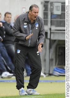 Huub STEVENS ,Trainer (1899 Hoffenheim) gibt lautstark Anweisungen. Fussball 1. Bundesliga, 12. Spieltag, TSG 1899 Hoffenheim-Eintracht Frankfurt 0-0 am 07.11.2015 in Sinsheim Deutschland.WIRSOL RHEIN NECKAR A R E NA.