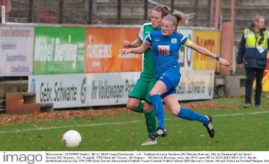 v.li.: Stefanie Antonia Sanders (SV Werder Bremen, 20) im Zweikampf mit Sarah Schulte (SV Meppen, 16), Fussball, DFB-Pokal der Frauen, SV Meppen - SV Werder Bremen, xobx