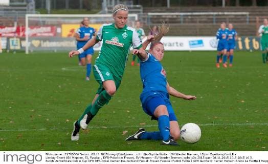 v.li.: Pia-Sophie Wolter (SV Werder Bremen, 10) im Zweikampf mit Pia Liening-Ewert (SV Meppen, 5), Fussball, DFB-Pokal der Frauen, SV Meppen - SV Werder Bremen, xobx