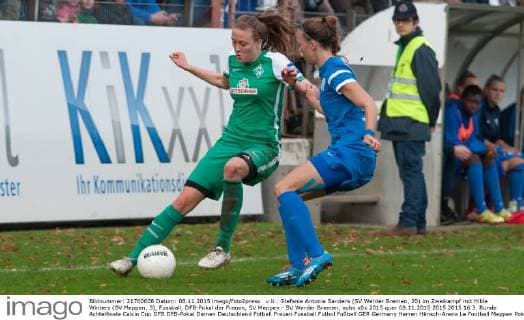v.li.: Stefanie Antonia Sanders (SV Werder Bremen, 20) im Zweikampf mit Hilde Winters (SV Meppen, 3), Fussball, DFB-Pokal der Frauen, SV Meppen - SV Werder Bremen, xobx
