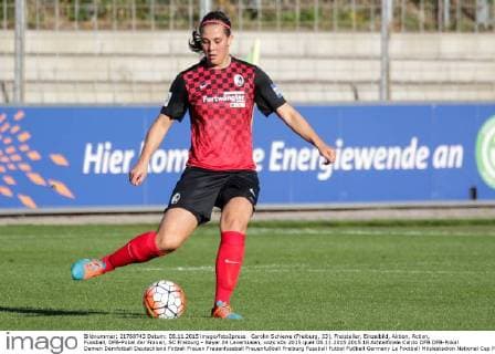 Carolin Schiewe (Freiburg, 33), Freisteller, Einzelbild, Aktion, Action, Fussball, DFB-Pokal der Frauen, SC Freiburg - Bayer 04 Leverkusen, xozx