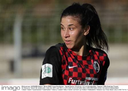 Hasret Kayikci (Freiburg, 11) mit Schulterblick, Fussball, DFB-Pokal der Frauen, SC Freiburg - Bayer 04 Leverkusen, xozx