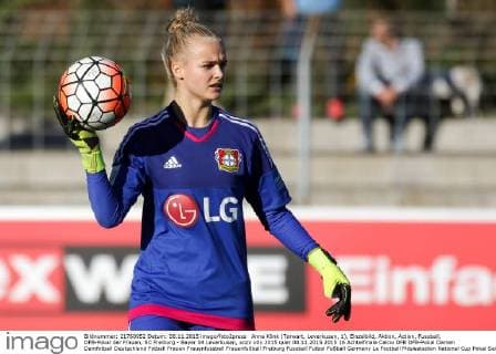 Anna Klink (Torwart, Leverkusen, 1), Einzelbild, Aktion, Action, Fussball, DFB-Pokal der Frauen, SC Freiburg - Bayer 04 Leverkusen, xozx