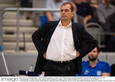 08.11.2015, ZF Arena, Friedrichshafen Volleyball, Bundesliga Maenner, VfB Friedrichshafen vs. Berlin Recycling Volleys Stelian Moculescu (Trainer Coach Friedrichshafen)