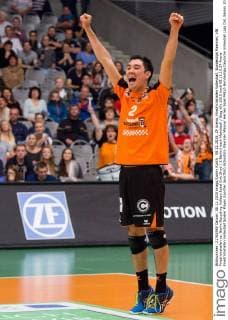 08.11.2015, ZF Arena, Friedrichshafen Volleyball, Bundesliga Maenner, VfB Friedrichshafen vs. Berlin Recycling Volleys Jubel Erik Shoji ( 2 Berlin) nach Matchball Sieg