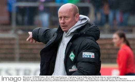 Cheftrainer, Trainer Steffen Rau (SV Werder Bremen) gibt Anweisungen, gestikuliert, mit den Armen gestikulieren, Fussball, DFB-Pokal der Frauen, SV Meppen - SV Werder Bremen, xobx