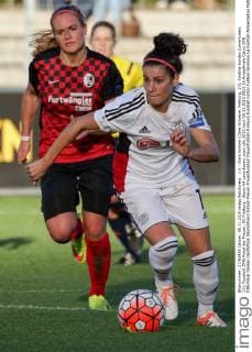 v.li.: Clara Schöne (Clara Schoene, Freiburg, 27), Kristina Sundov (Leverkusen, 11), Fussball, DFB-Pokal der Frauen, SC Freiburg - Bayer 04 Leverkusen, xozx