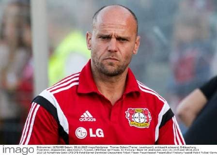 Thomas Obliers (Trainer, Leverkusen), enttäuscht schauend, Enttäuschung, Frustration, disappointed, pessimistisch, Fussball, DFB-Pokal der Frauen, SC Freiburg - Bayer 04 Leverkusen, xozx