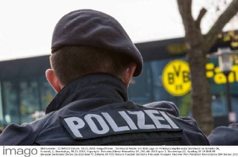 Dortmund Polizei mit BVB Logo im Hintergrundq Borussia Dortmund vs Schalke 04, Fussball, 1. Bundesliga, 08.11.2015, Copyright: Schueler Eibner-Pressefoto EP_JSE