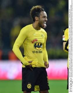 08.11.2015, Fussball, Saison 2015 2016, 1. Bundesliga, 12. Spieltag, Borussia Dortmund - FC Schalke 04, Zungenjubel von Pierre-Emerick Aubameyang, Pierre Emerick Aubameyang (Borussia Dortmund)